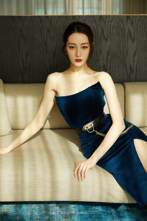 躺在校花脚下被踩当脚奴