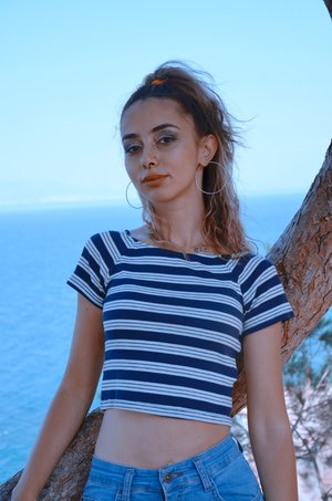 免费黃色三級片18